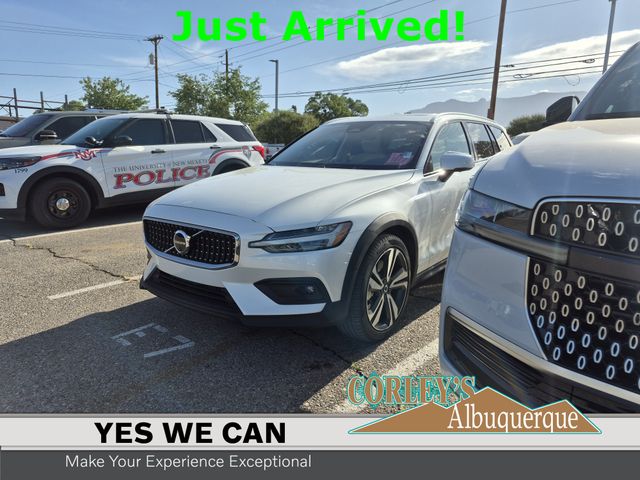 2024 Volvo V60 Cross Country B5 Plus AWD's photo