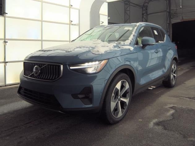 2025 Volvo XC40 Plus's photo