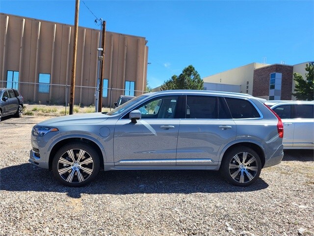 2025 Volvo XC90 T8 Plus photo 2