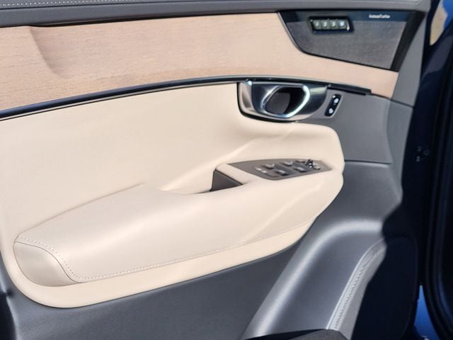 2026 Volvo XC90 Plus - Photo 6