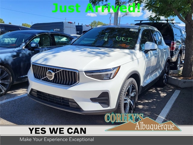 2025 Volvo XC40 B5 Core Bright Theme SUV