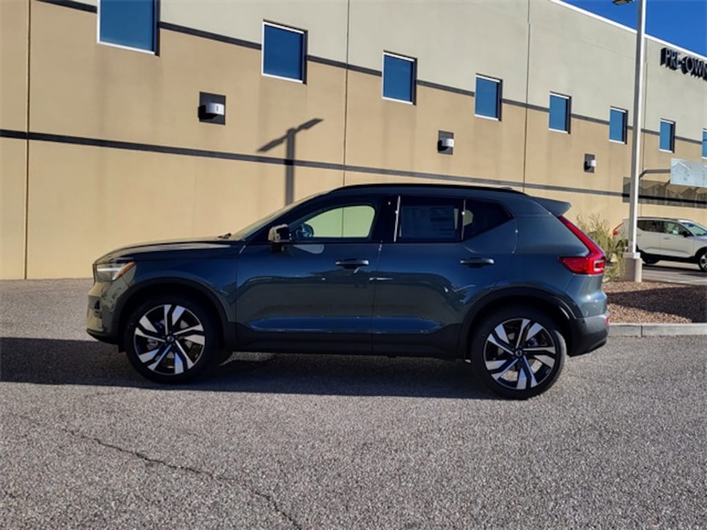 New 2026 Volvo XC40 B5 Ultra SUV