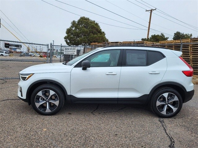2025 Volvo XC40 Plus photo 2
