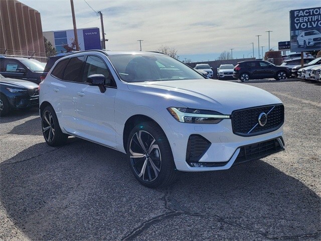 2025 Volvo XC60 B5 photo 4
