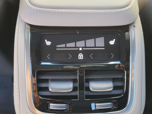 2026 Volvo XC90 Plus - Photo 10