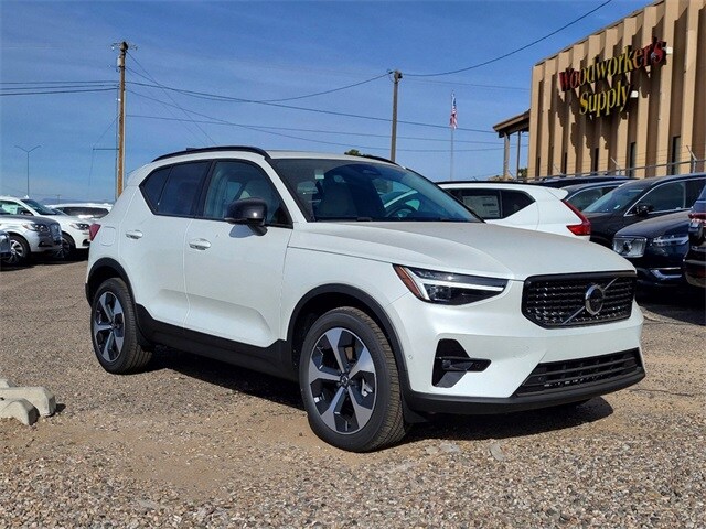 2025 Volvo XC40 Plus photo 4