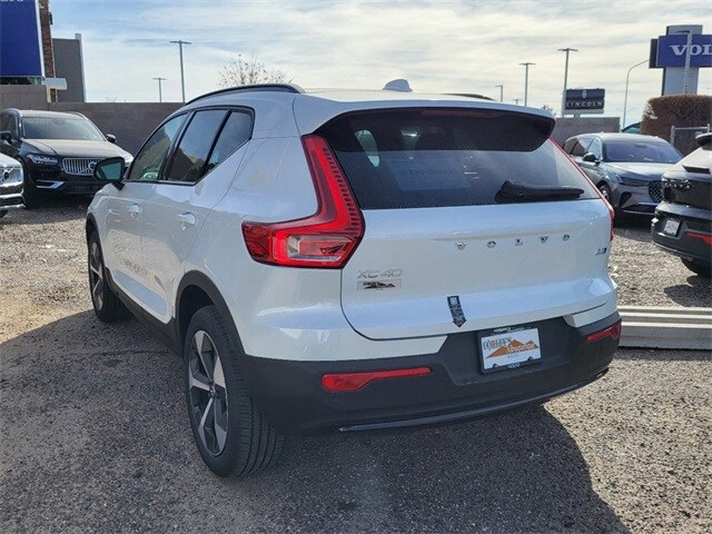 2025 Volvo XC40 Plus photo 3