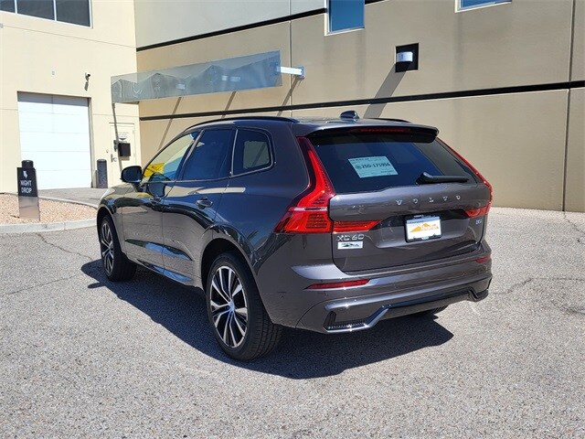 2025 Volvo XC60 B5 Plus photo 3