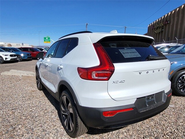 2025 Volvo XC40 Plus photo 3