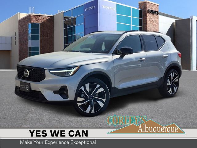 2025 Volvo XC40 B5 Plus Dark AWD's photo