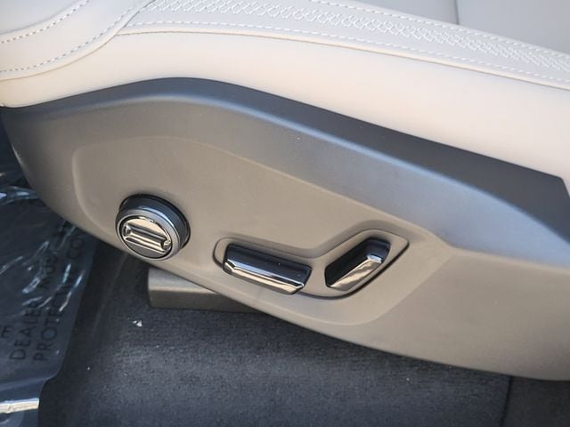 2026 Volvo XC90 Plus - Photo 7