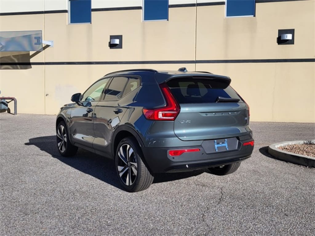 New 2026 Volvo XC40 B5 Ultra SUV