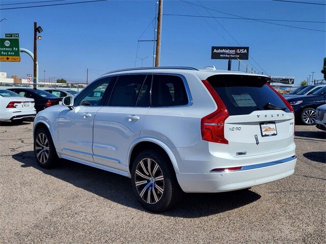 2025 Volvo XC90 B5 Core photo 2