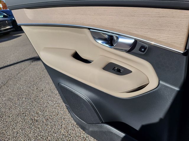 2026 Volvo XC90 Plus - Photo 12