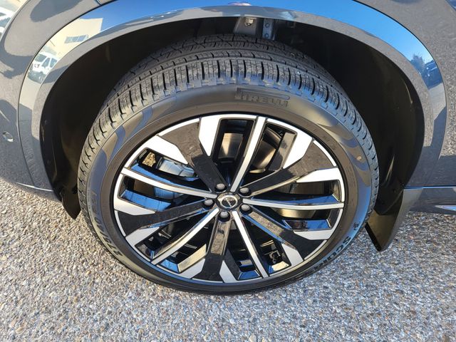 2026 Volvo XC90 Plus - Photo 15