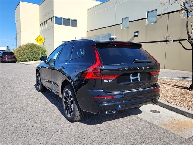 2026 Volvo XC60 B5 photo 3