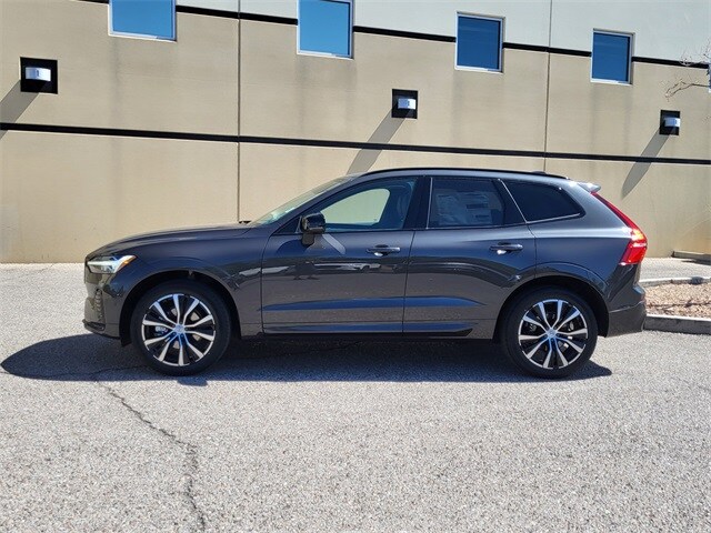 2025 Volvo XC60 B5 Plus photo 2