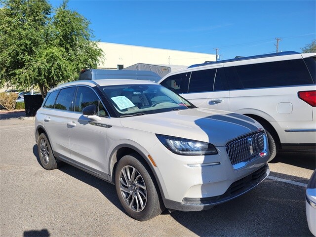 2022 Lincoln Corsair Standard photo 3