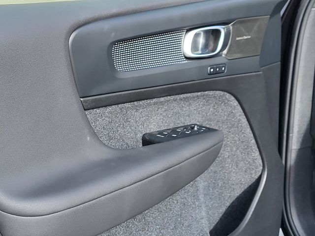 2026 Volvo XC40 Ultra Black Edition - Photo 6