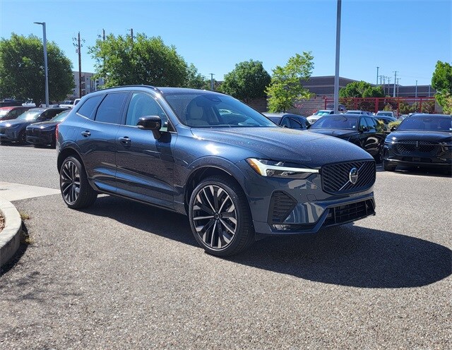 2026 Volvo XC60 B5 photo 4