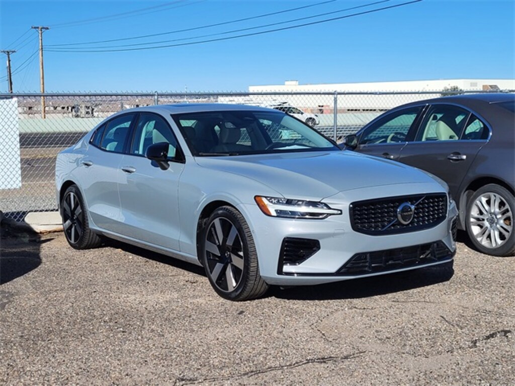 Used 2025 Volvo S90 Plug-In Hybrid T8 Plus Sedan