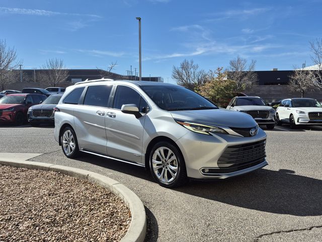 2021 Toyota Sienna Platinum photo 2