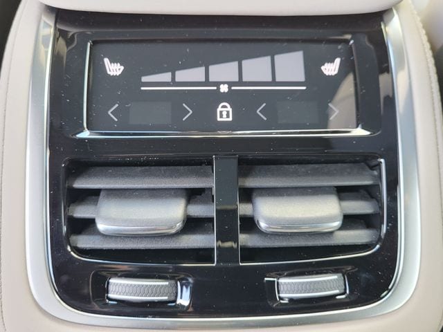 2026 Volvo XC90 Plus - Photo 13