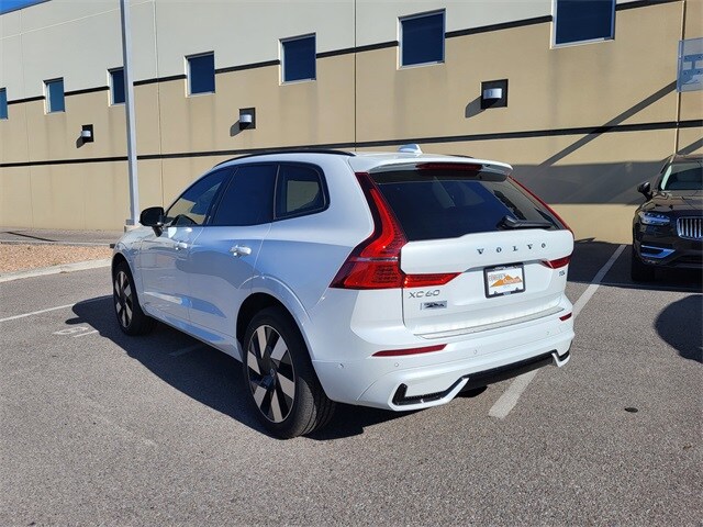 2025 Volvo XC60 Hybrid T8 Plus photo 3