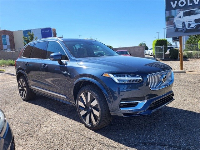 2025 Volvo XC90 T8 Plus photo 4