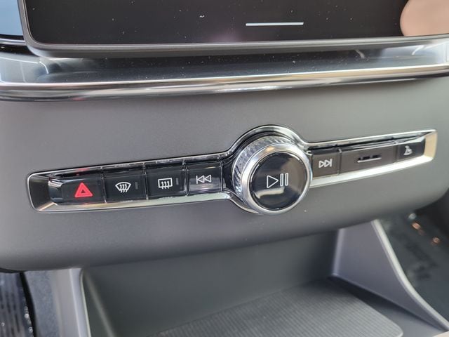 2026 Volvo XC90 Plus - Photo 23