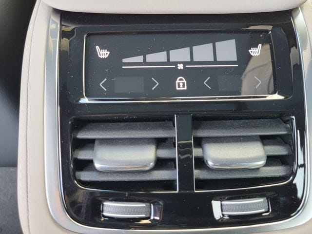 2026 Volvo XC90 Plus - Photo 12