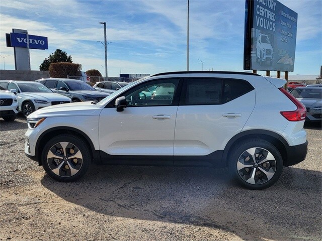 2025 Volvo XC40 Plus photo 2