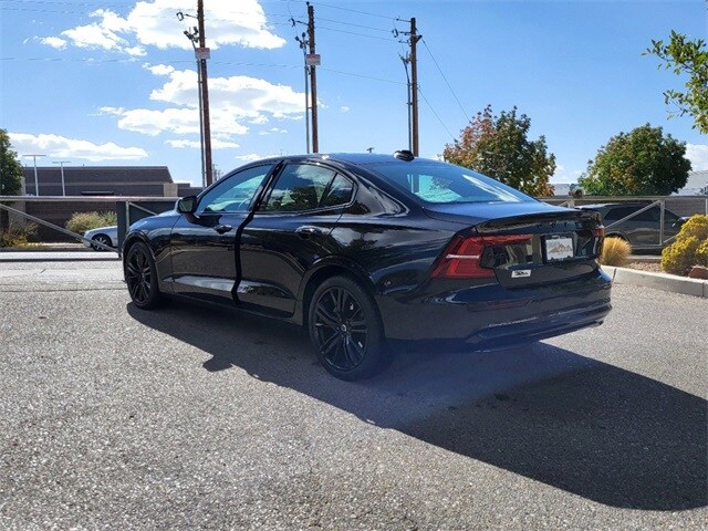 2024 Volvo S60 B5 Plus Black Edition photo 3