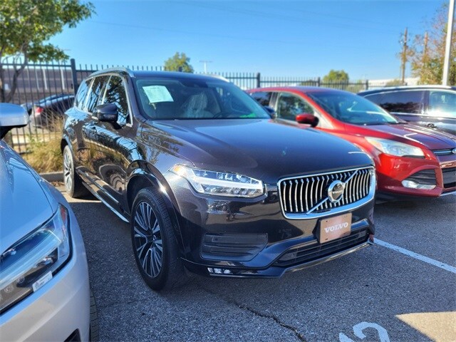 2021 Volvo XC90 T6 Momentum photo 2