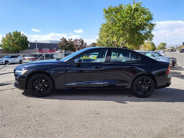 2024 Volvo S60 B5 Plus Black Edition photo 2