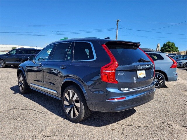 2025 Volvo XC90 T8 Plus photo 3