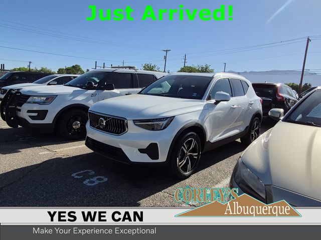 2025 Volvo XC40 B5 Core Bright AWD's photo