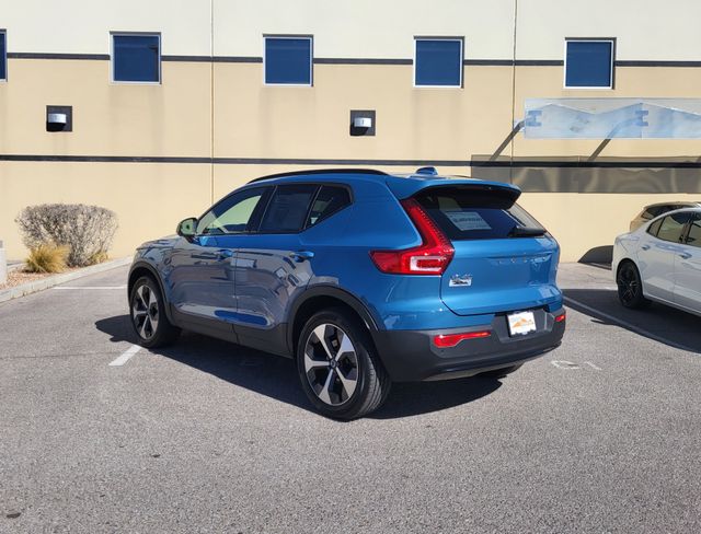 2025 Volvo XC40 Plus photo 2