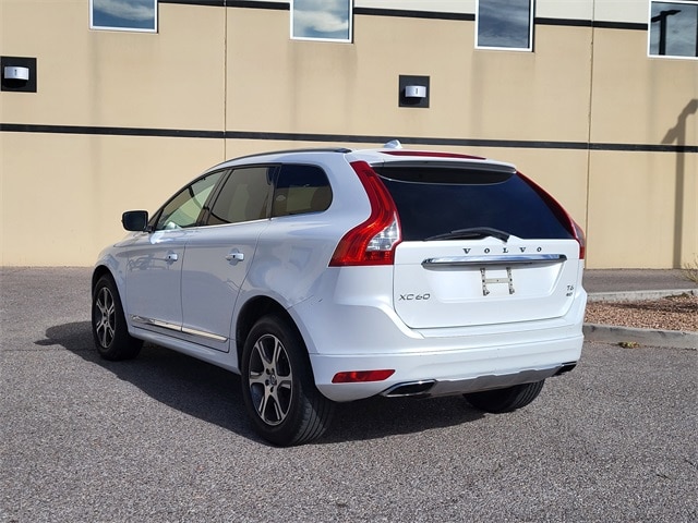 2015 Volvo XC60 T6 Premier Plus photo 2