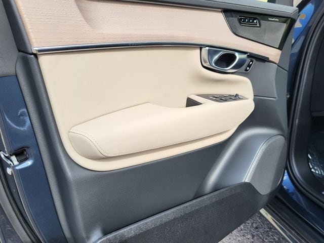 2026 Volvo XC90 Plus - Photo 6