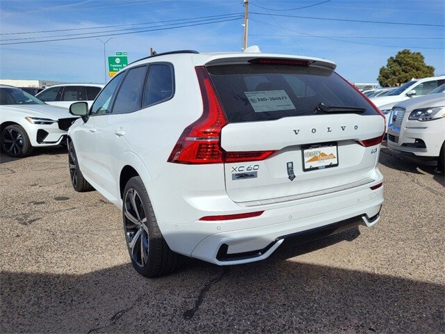 2025 Volvo XC60 B5 photo 3