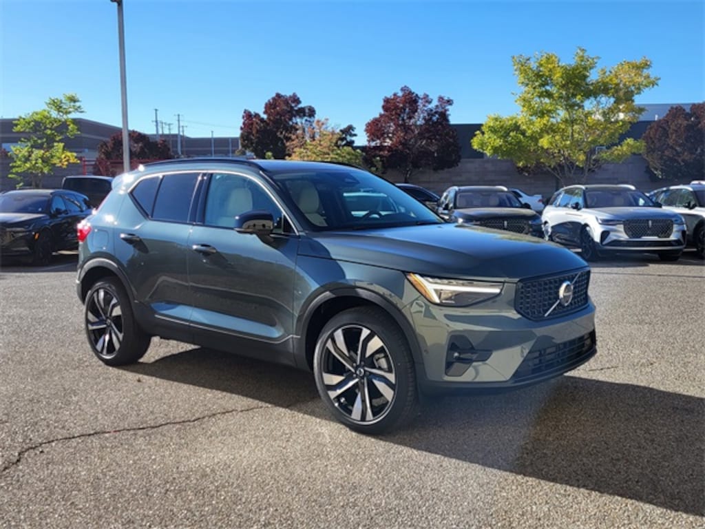 New 2026 Volvo XC40 B5 Ultra SUV
