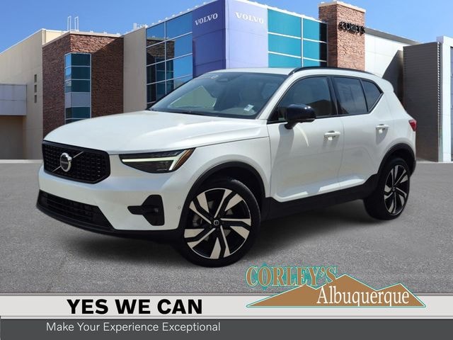 2024 Volvo XC40 B5 Ultimate Dark SUV