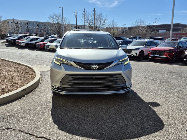 2021 Toyota Sienna Platinum photo 3