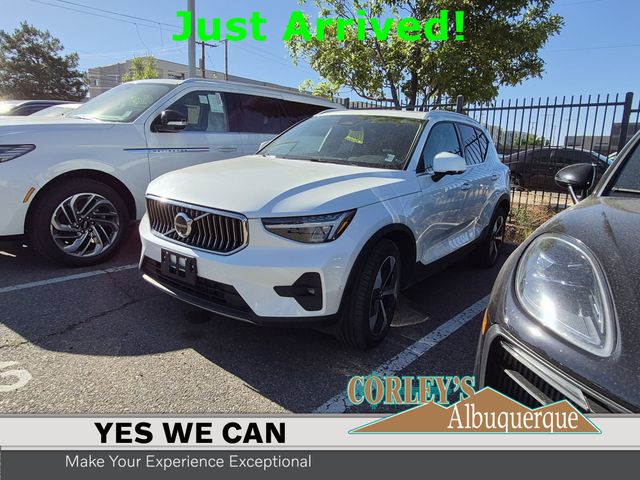 2025 Volvo XC40 B5 Plus Bright AWD's photo