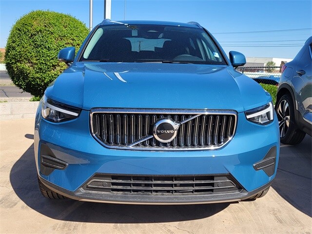 2025 Volvo XC40 Core photo 4