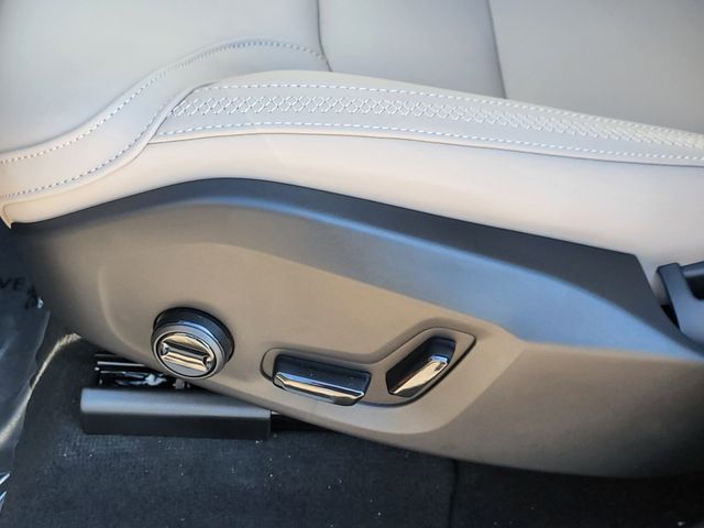 2026 Volvo XC60 Plus - Photo 7