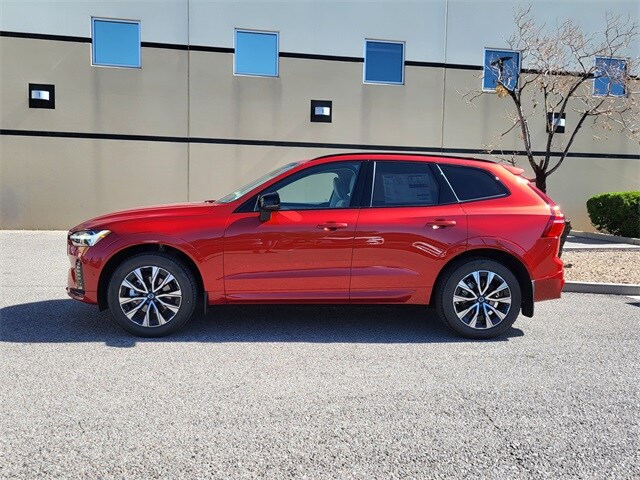 2025 Volvo XC60 B5 Plus photo 2