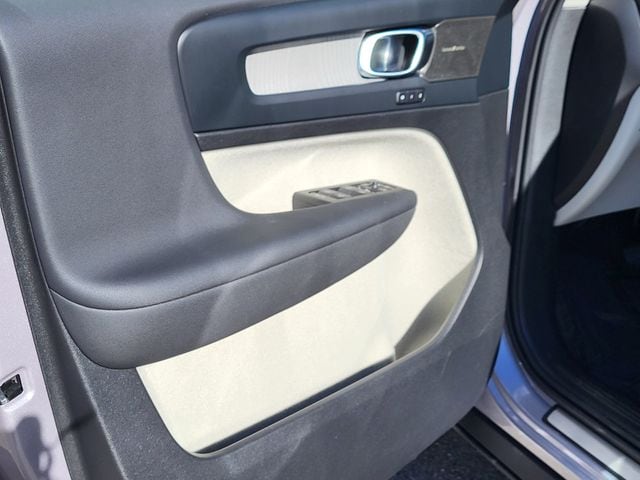 2026 Volvo XC40 Ultra - Photo 6