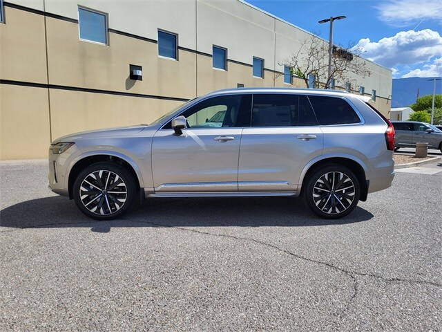 2025 Volvo XC90 B5 Plus photo 2